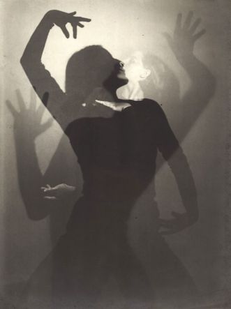 Al chiuso Edmund Kesting,Tanz Dore Hoyer, Dresden, 1926